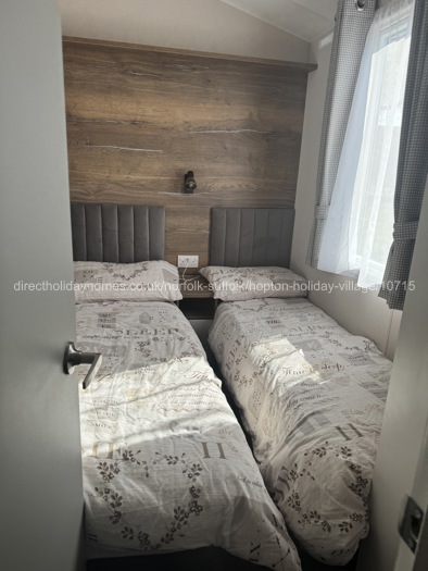 Twin bedroom