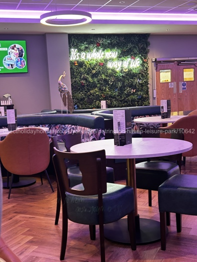 Guys Bar & Restaurant 