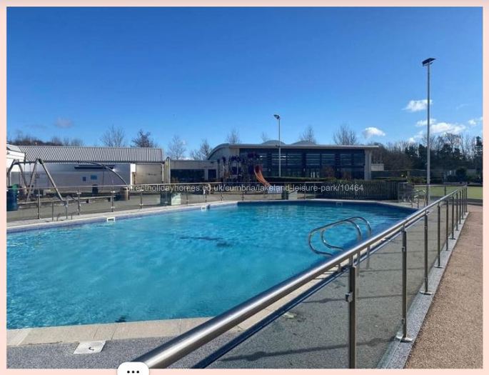 Outdoor pool (seasonal)