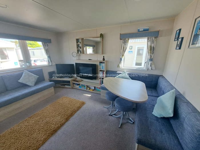 Living/dining area