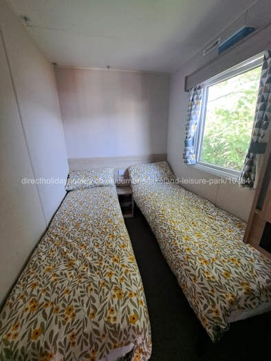 Twin bedroom