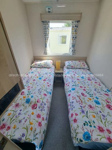 Twin bedroom