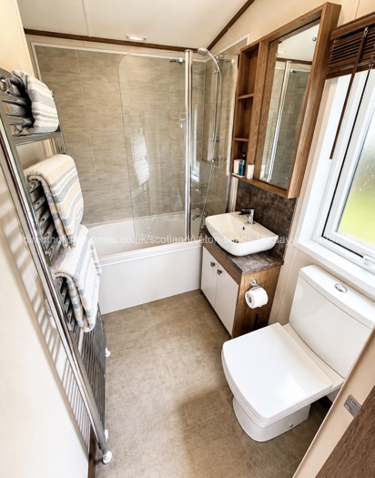 En-suite bathroom 