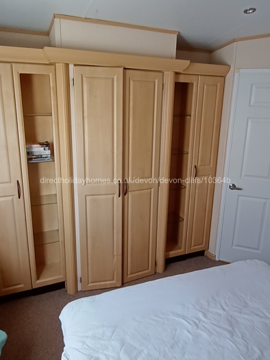 Walk-in Wardrobe in Master Bedroom 