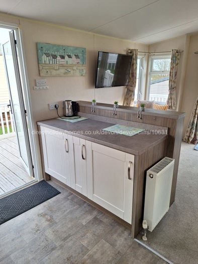 Side counter (with dishwasher)