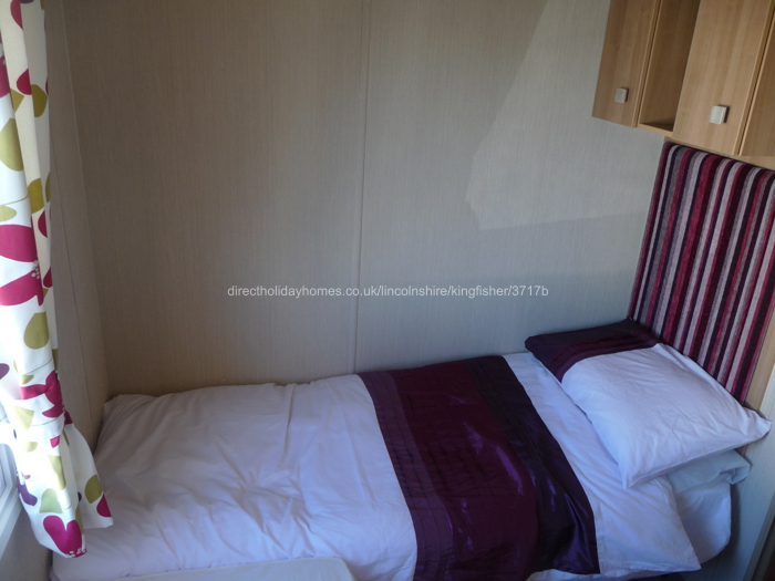 Twin Bedroom with 2 Single Beds