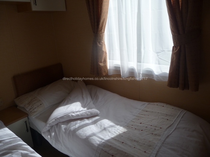 Twin Bedroom with 2 single beds