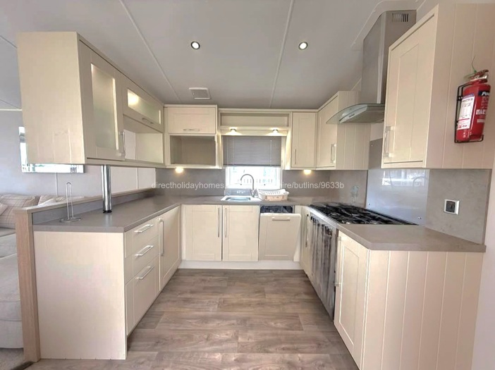 Extra Large Fully Fitted Kitchen