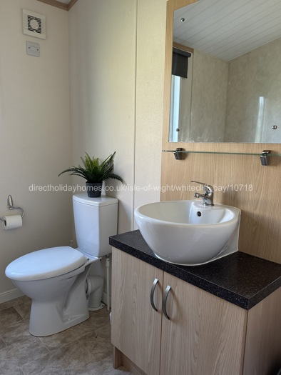 Main bathroom, full bath & shower