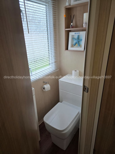 En-suite toilet and sink