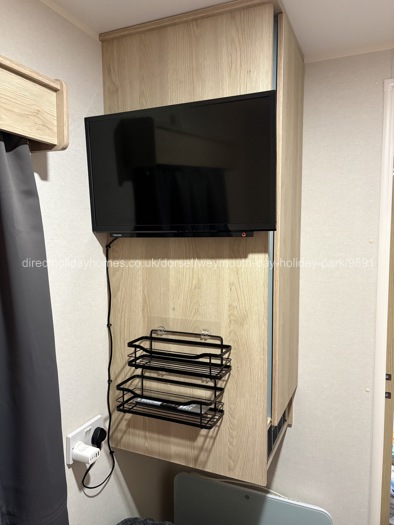 New Smart Tv in both single rooms 