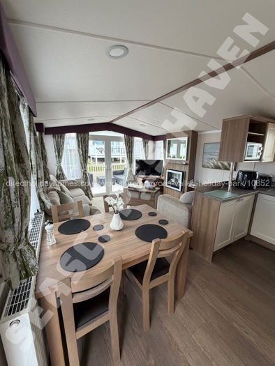 Living Area & Dining Table