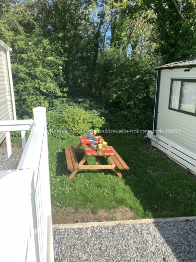 picnic table