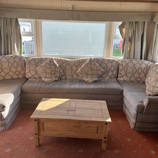 Lounge area with pull-out bed