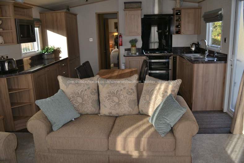 Living / kitchen area