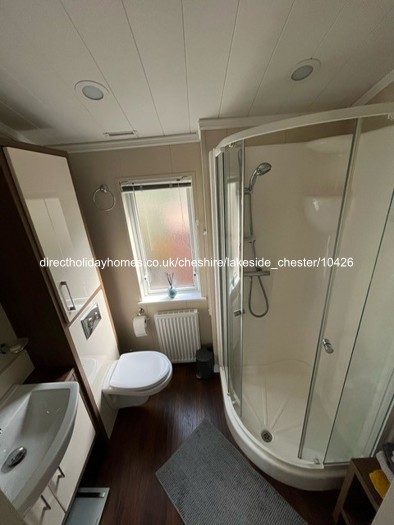 Large En-suite