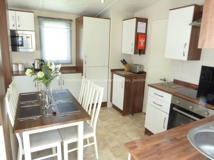 KITCHEN /DINING AREA