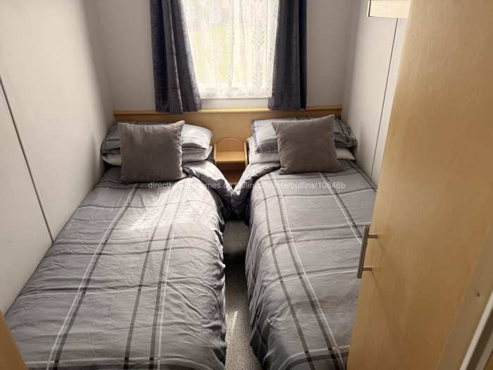 Twin bedroom 