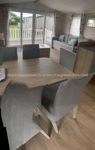 Dining area to lounge 