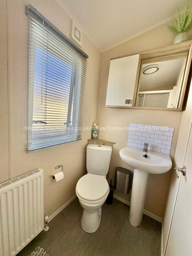 Main bathroom