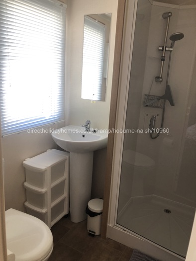Walk in shower. Jack & Jill B’room