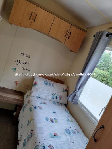 Spacious single bedroom