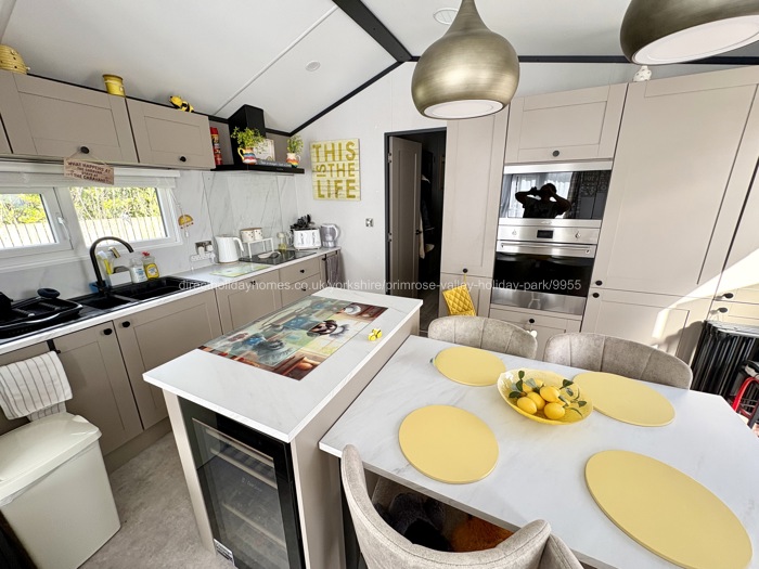 Kitchen with island 