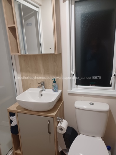 Main bathroom shower wc basin 