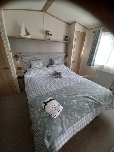 Main bedroom with en suite