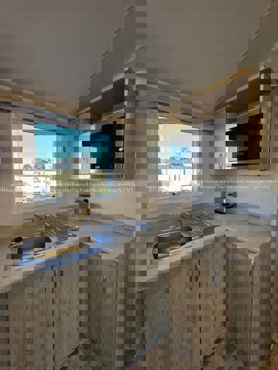 Plenty of workbench space