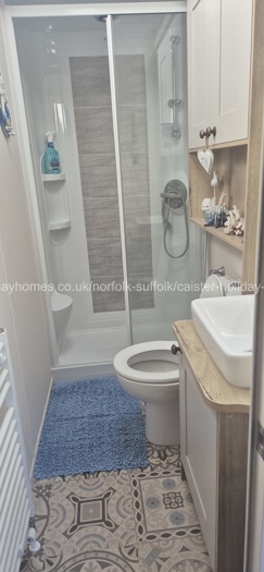 Main bathroom 