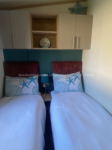 Twin bedroom 2