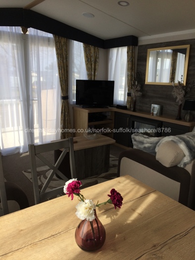 Lounge with 42” 4K tv 