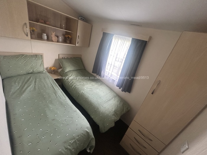 Second bedroom with 2 single beds 