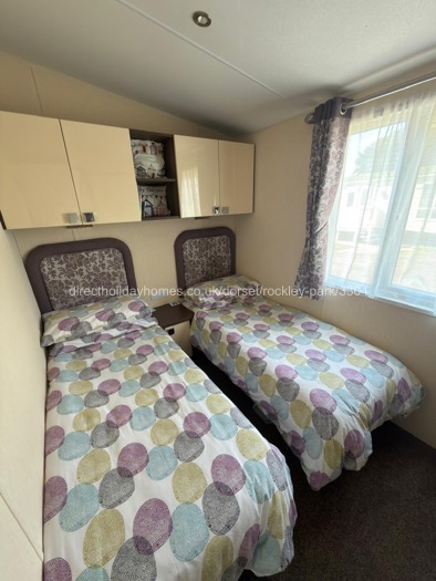 twin bedroom