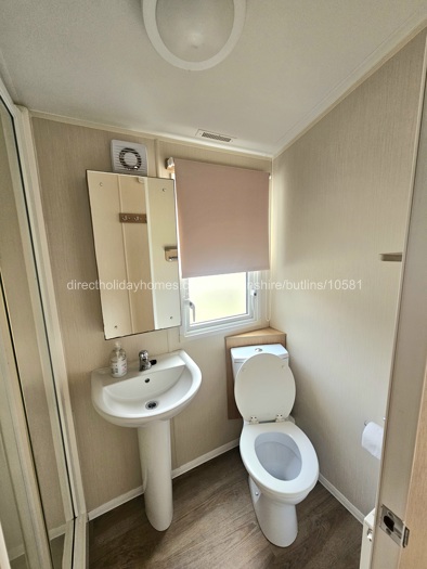 Shower room Yvonne's Caravan