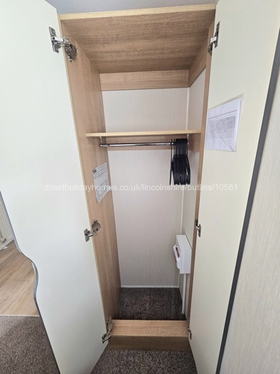 Masterbed wardrobe Yvonne's Caravan