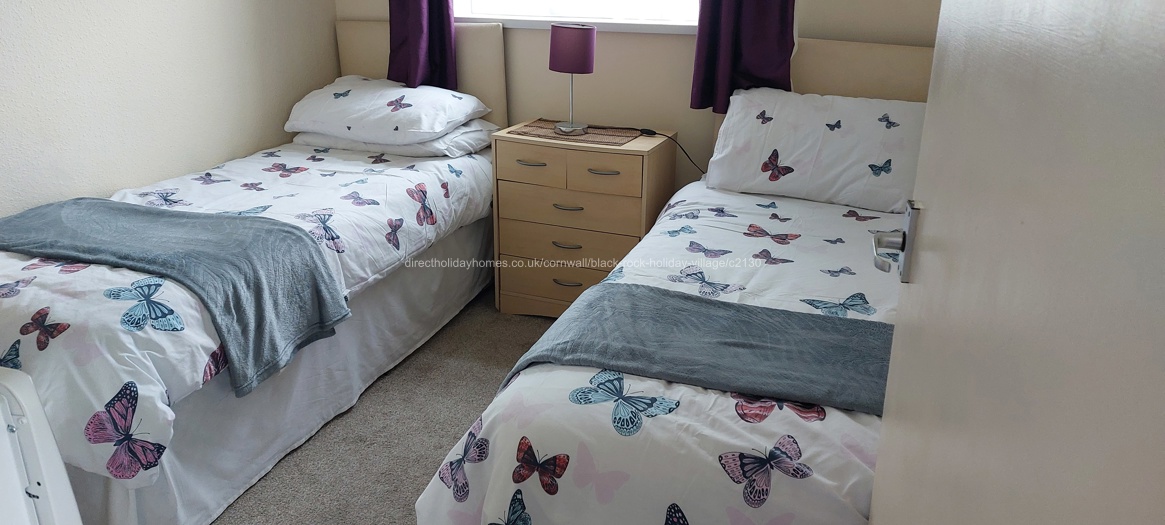 Twin bedroom with wardrobe