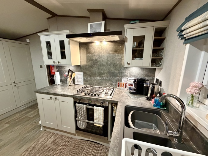 Large kitchen, dishwasher