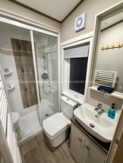 En suite walk in shower room