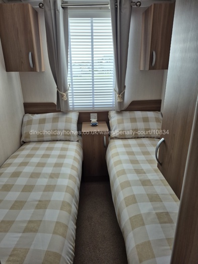 Twin bedroom 2