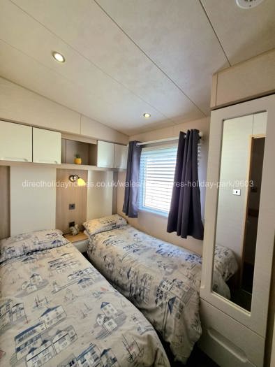 Twin bedroom