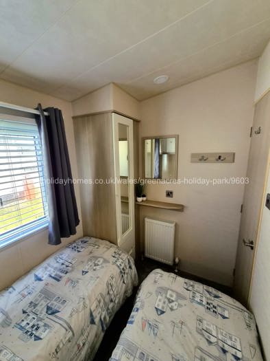 Twin bedroom