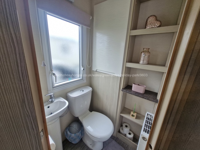 En-suite bathroom 