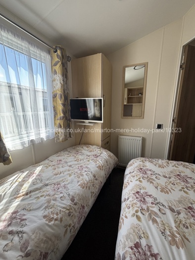 Twin bedroom 