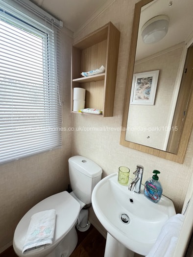 Ensuite toilet/basin