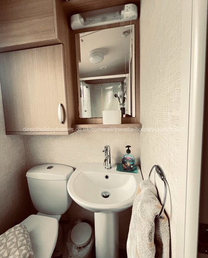 Main bathroom