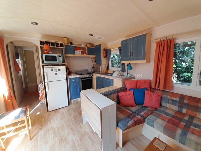 Kitchen, full gas cooker, microwave