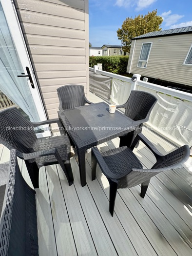 Outside dining table & chairs 