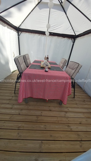 A further sheltered dining area